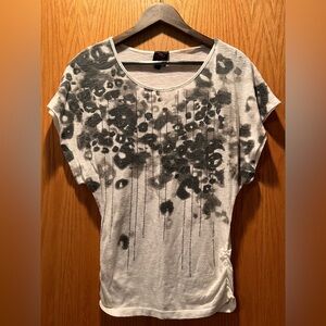 2B Bebe White and Gray Floral Short Sleeve Top